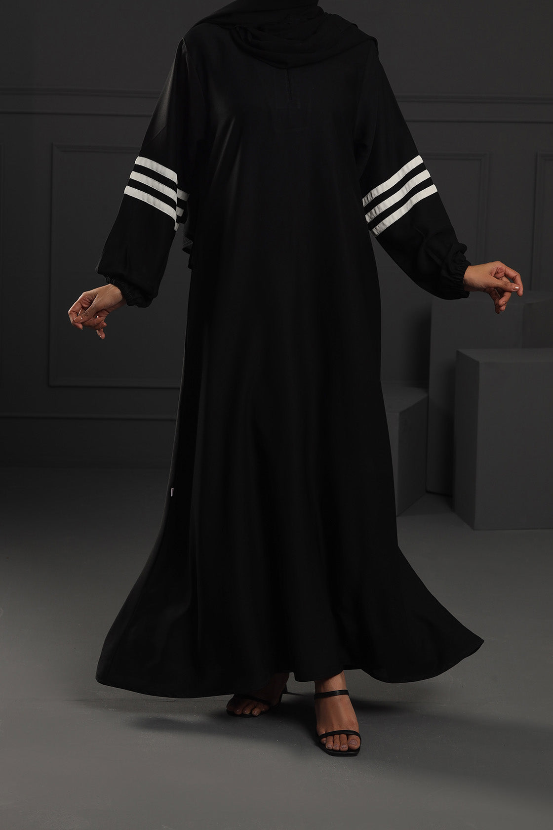 Abaya Black White Stripes