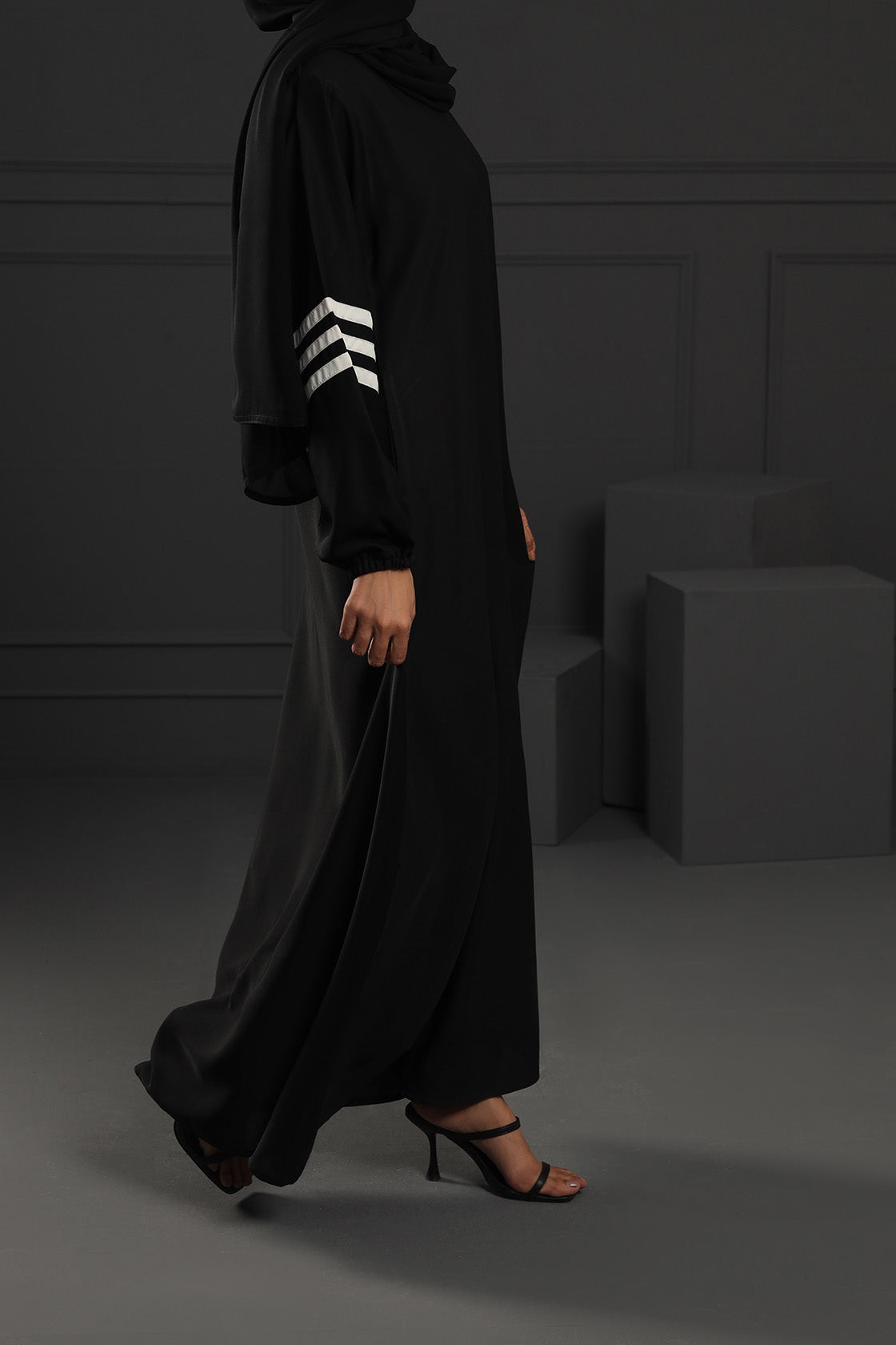 Abaya Black White Stripes